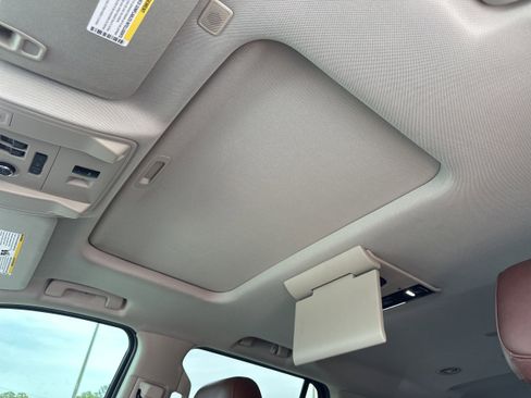 Used 2018 Cadillac Escalade Luxury AWD/4WD image 29
