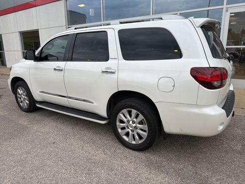 Used 2020 Toyota Sequoia Platinum AWD/4WD image 2