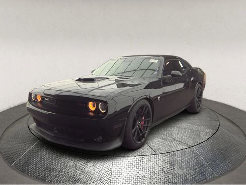 Used 2019 Dodge Challenger R/T Scat Pack w/ Shaker Package RWD image 3