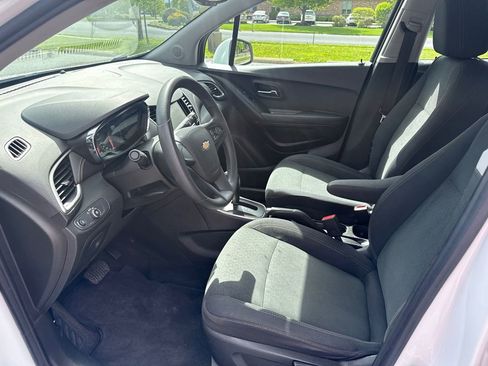 Used 2019 Chevrolet Trax LS FWD image 9