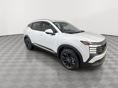 New 2025 Nissan Kicks SR image 2