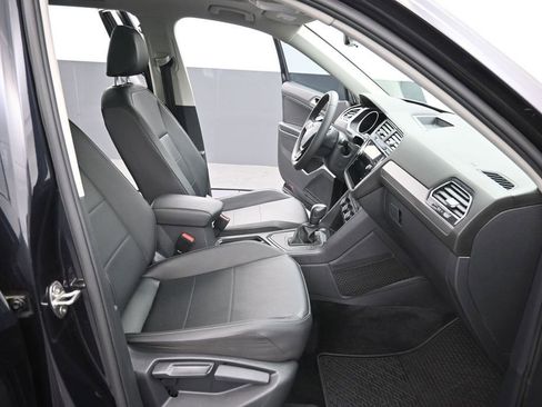 Used 2020 Volkswagen Tiguan SE w/ Panoramic Sunroof Package FWD image 16