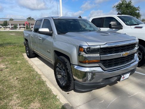 Used 2017 Chevrolet Silverado 1500 LT w/ LT Eassist Package RWD image 3