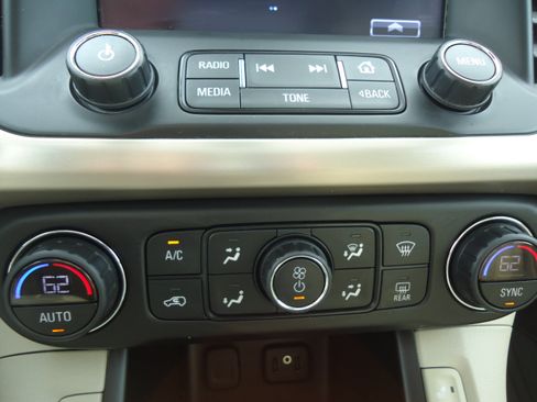 Used 2018 GMC Acadia Denali w/ Technology Package AWD/4WD image 19