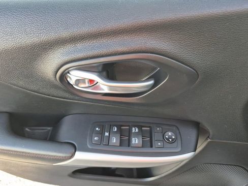 Used 2017 Jeep Cherokee Trailhawk w/ Comfort/Convenience Group image 7