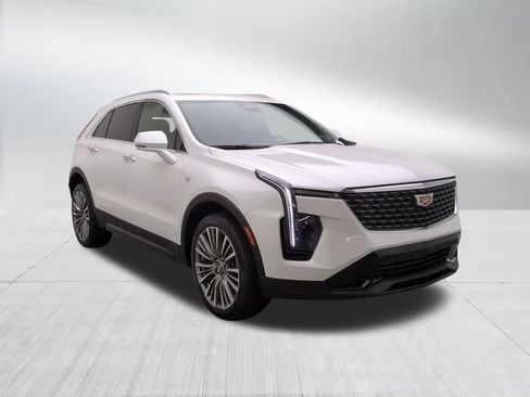 Used 2024 Cadillac XT4 Premium Luxury AWD/4WD image 3