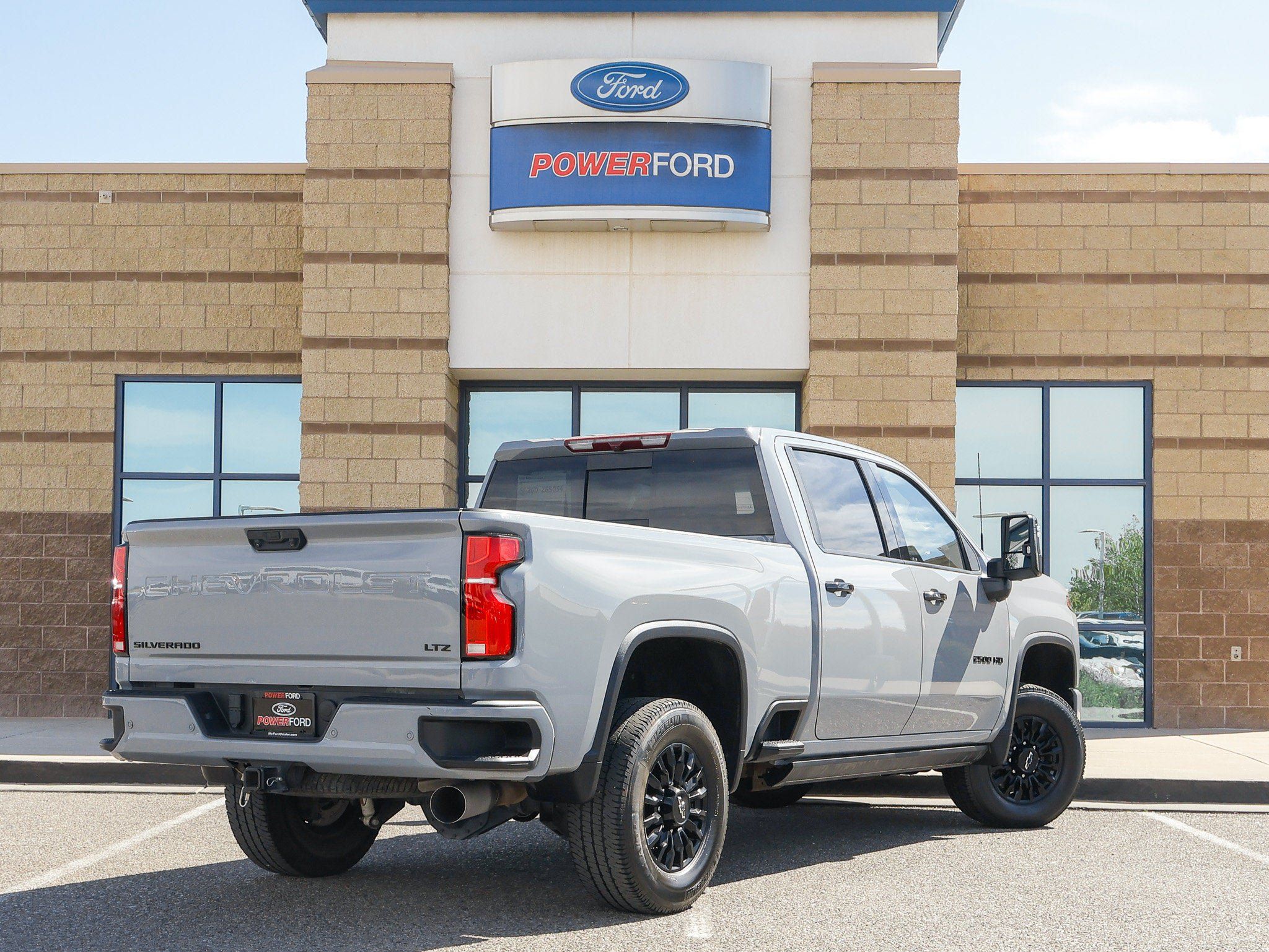 Used 2024 Chevrolet Silverado 2500 LTZ w/ LTZ Plus Package AWD/4WD image 6