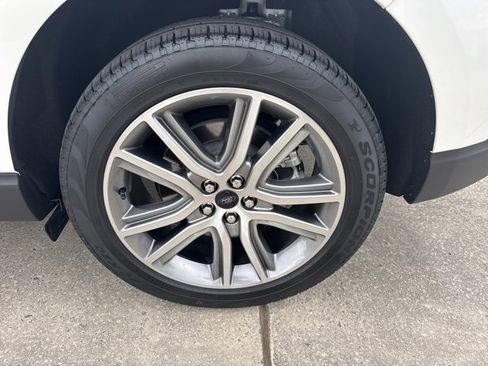 Used 2024 Ford Edge Titanium image 19