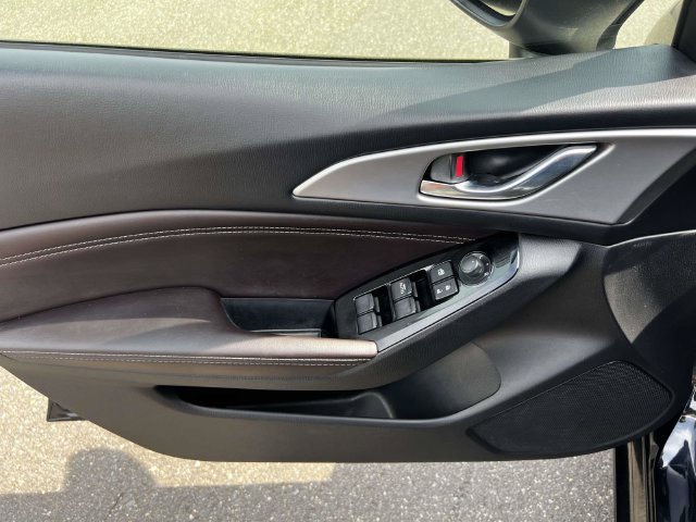 Used 2017 MAZDA MAZDA3 Touring FWD image 29