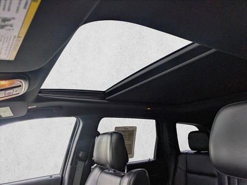 Used 2017 Jeep Grand Cherokee Limited w/ Luxury Group II image 16