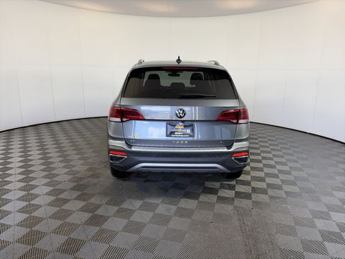 Used 2024 Volkswagen Taos SE image 9