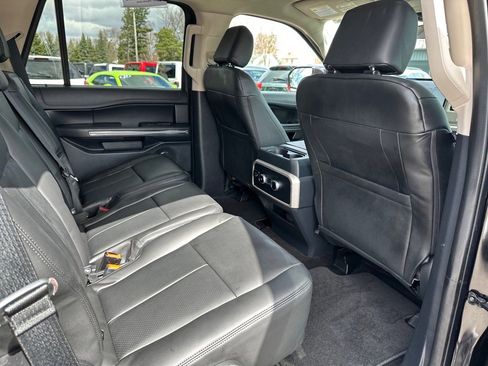 Used 2022 Ford Expedition XLT image 19