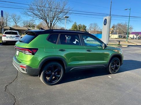 New 2026 Volkswagen Taos SE image 7