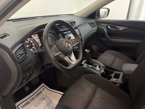 Used 2019 Nissan Rogue SV image 25