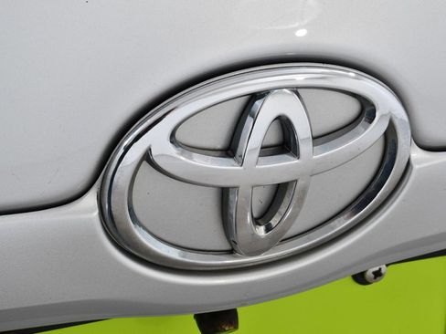 Used 2010 Toyota Camry SE image 21