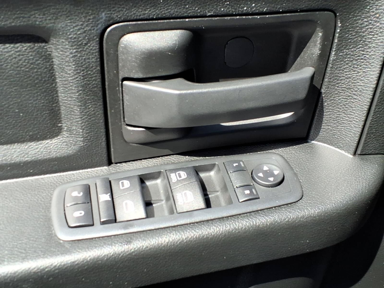 Used 2019 RAM 1500 Tradesman w/ Chrome Appearance Group RWD image 28