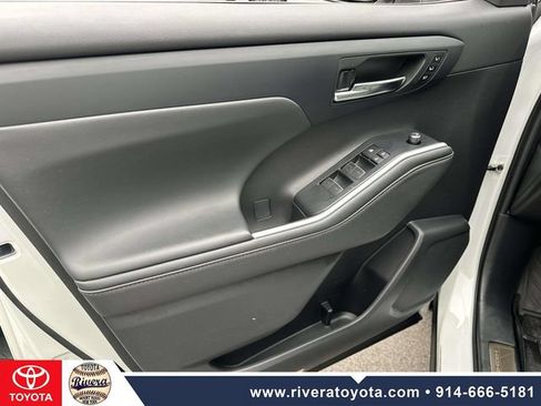 Used 2023 Toyota Highlander Bronze Edition AWD/4WD image 24