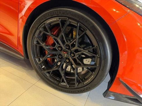 Used 2025 Chevrolet Corvette ZR1 w/ ZR1 Carbon Fiber Aero Package RWD image 19