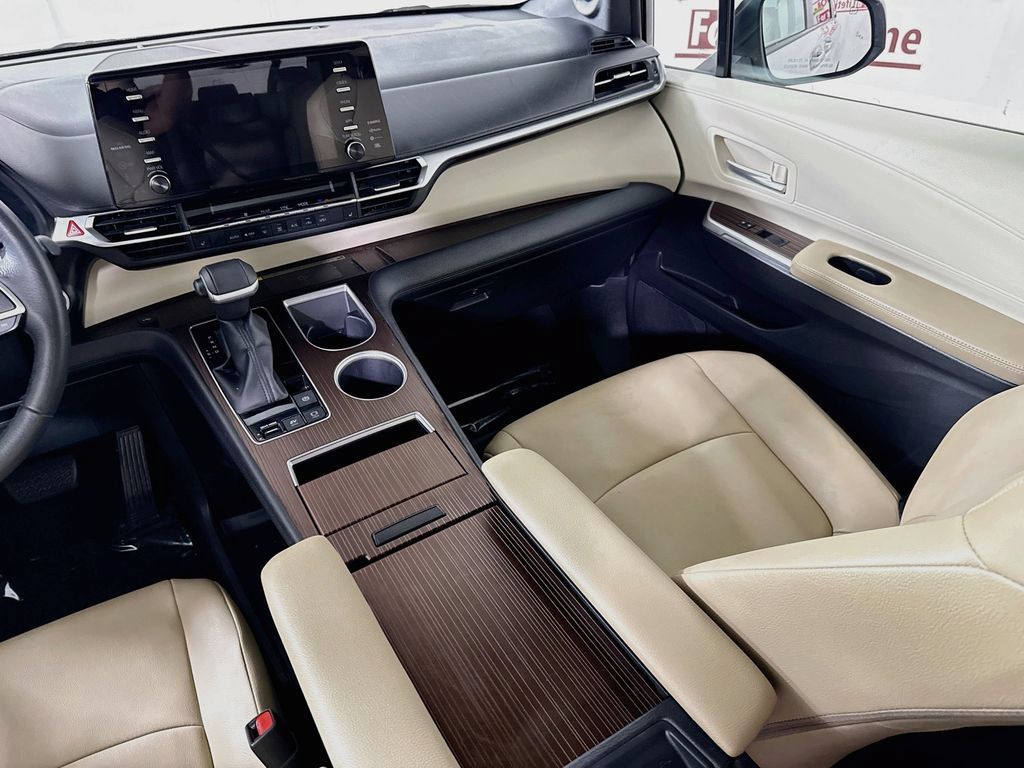 Certified 2022 Toyota Sienna XLE w/ XLE Plus Package FWD image 28