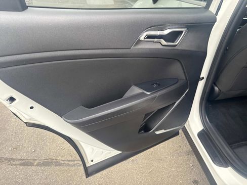 Used 2023 Kia Sportage LX image 16