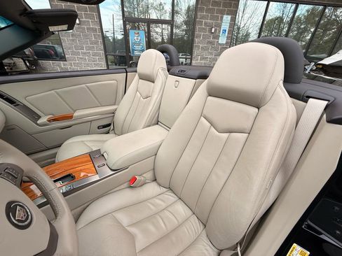 Used 2006 Cadillac XLR image 16