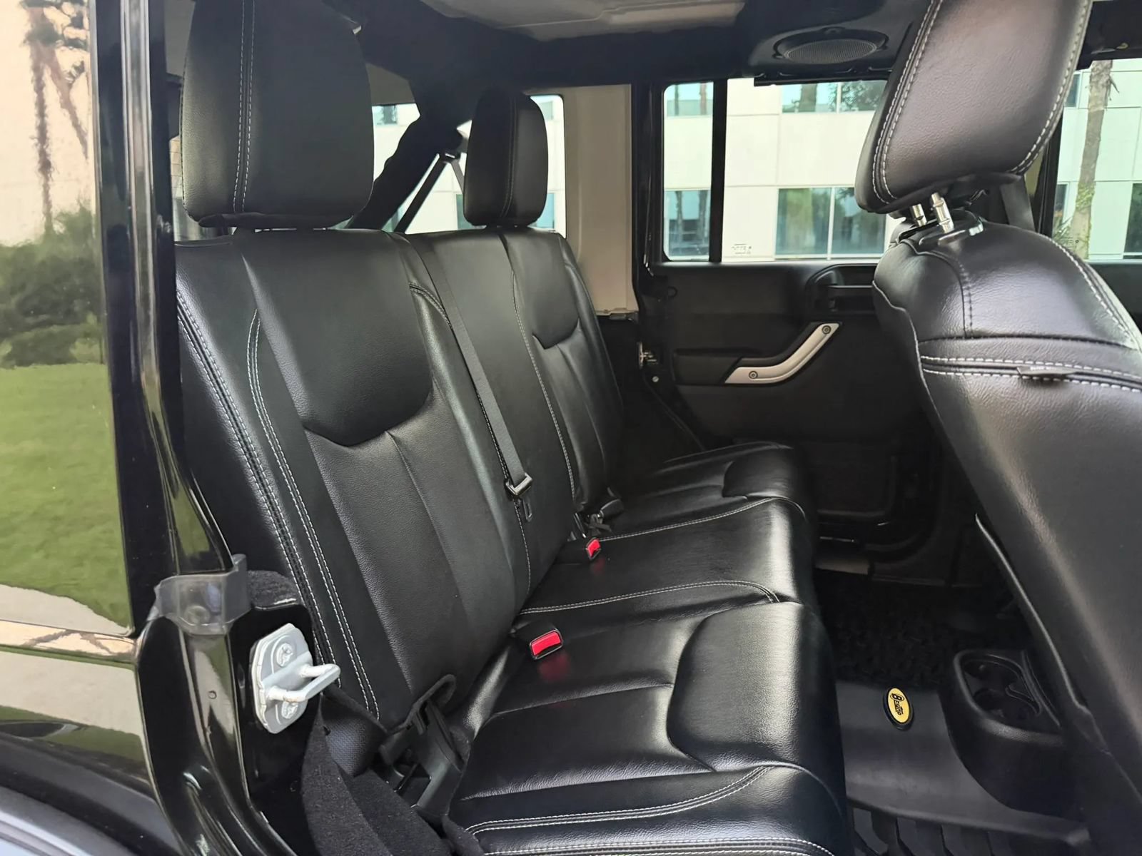 Used 2014 Jeep Wrangler Unlimited Sahara w/ Connectivity Group AWD/4WD image 18