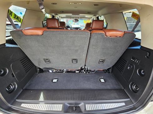 Used 2015 Cadillac Escalade Luxury image 38