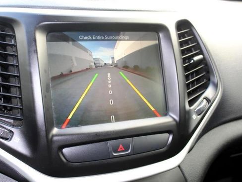 Used 2017 Jeep Cherokee Trailhawk image 29