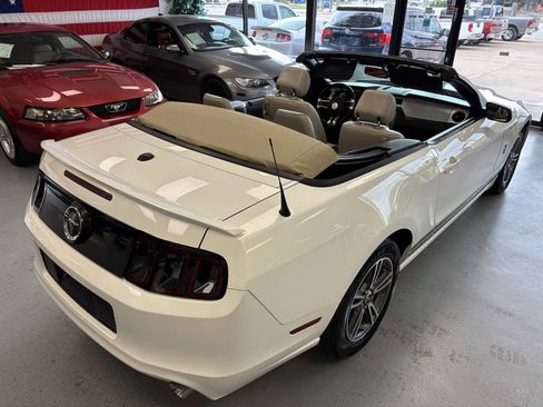 Used 2013 Ford Mustang Premium image 18