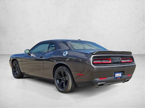 Used 2019 Dodge Challenger SXT image 8