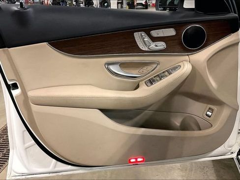 Used 2019 Mercedes-Benz C 300 4MATIC Sedan image 23