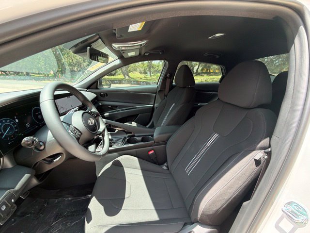 New 2025 Hyundai Elantra SEL FWD image 15