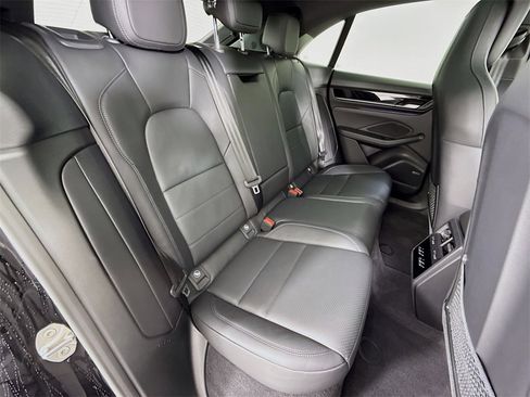 Used 2025 Porsche Macan Electric image 28