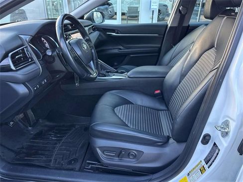 Used 2020 Toyota Camry image 8