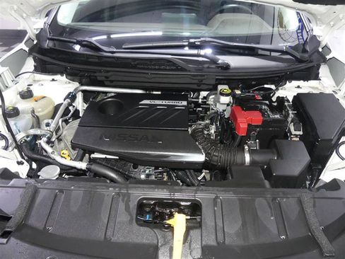 Used 2023 Nissan Rogue S image 11