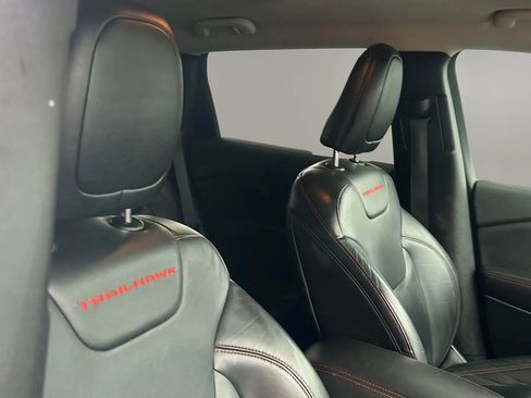 Used 2015 Jeep Cherokee Trailhawk w/ Comfort/Convenience Group image 31