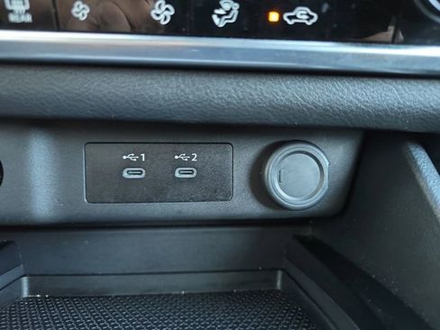 Used 2025 Nissan Rogue SV image 6