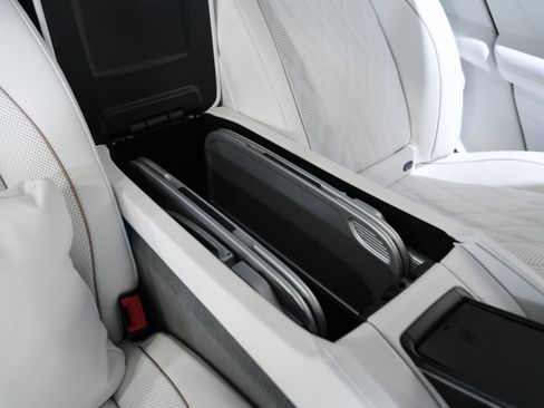 Used 2025 Mercedes-Benz Maybach GLS 600 4MATIC image 55