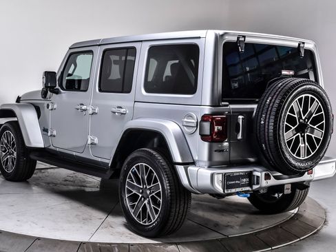 Used 2023 Jeep Wrangler Unlimited Sahara AWD/4WD image 4