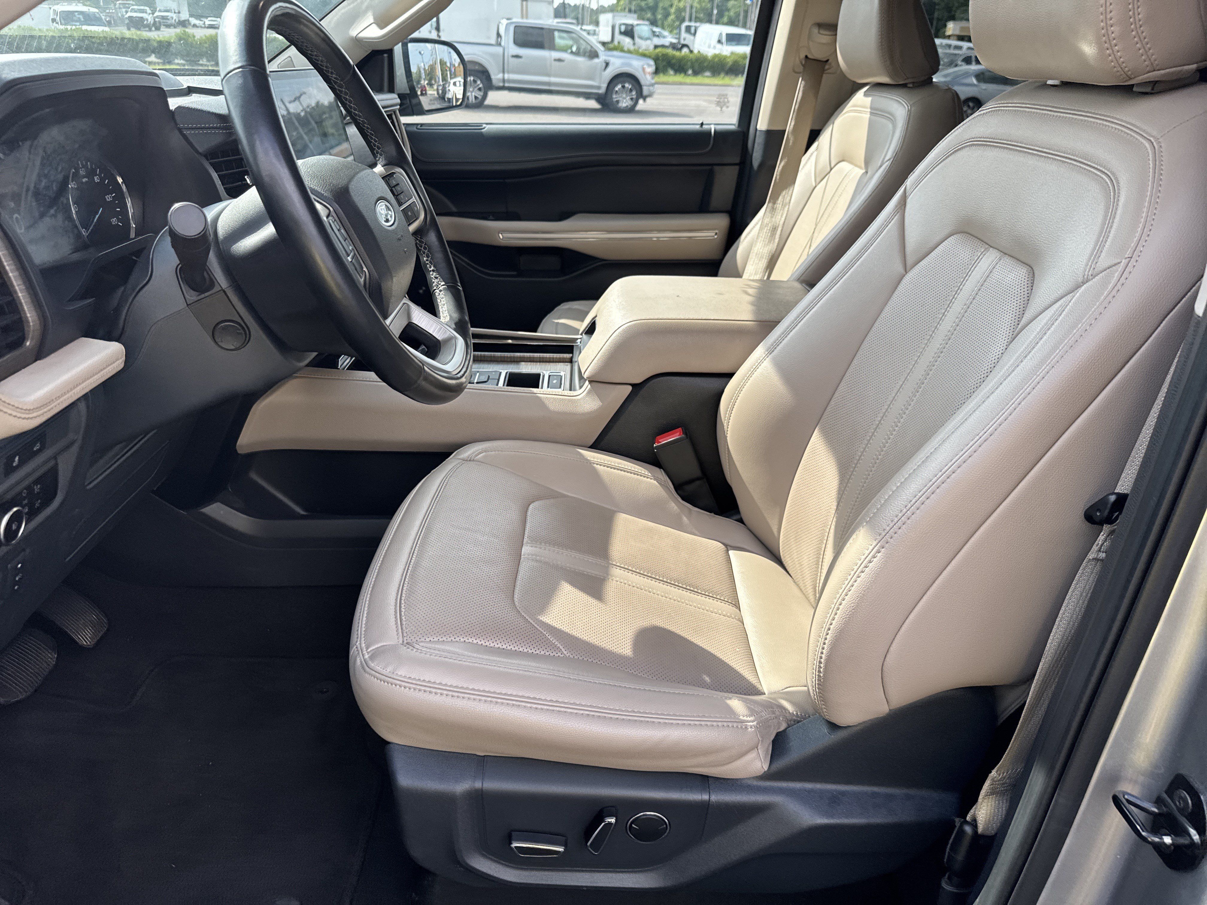 Used 2024 Ford Expedition Limited RWD image 10