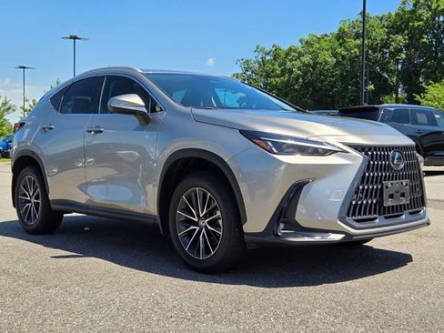 Used 2025 Lexus NX 250 FWD w/ Towing Package (2000 Lbs) image 7