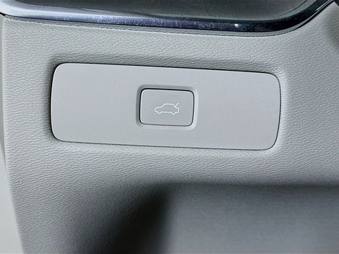 Used 2023 Volvo XC60 B5 Plus w/ Climate Package image 17