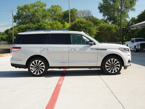 Used 2023 Lincoln Navigator Reserve AWD/4WD image 6