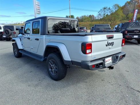 Used 2024 Jeep Gladiator Sport image 6