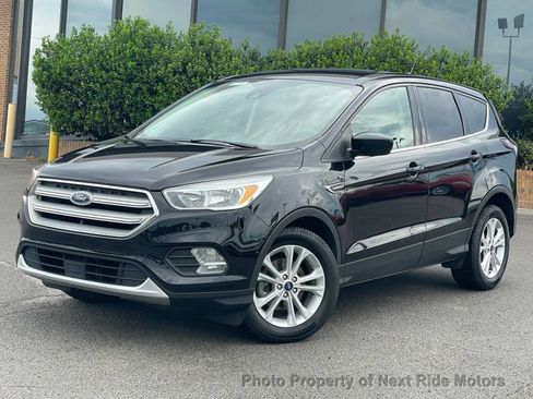 Used 2019 Ford Escape SE FWD image 1
