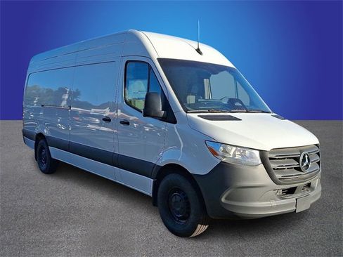 Used 2025 Mercedes-Benz Sprinter 2500 image 3