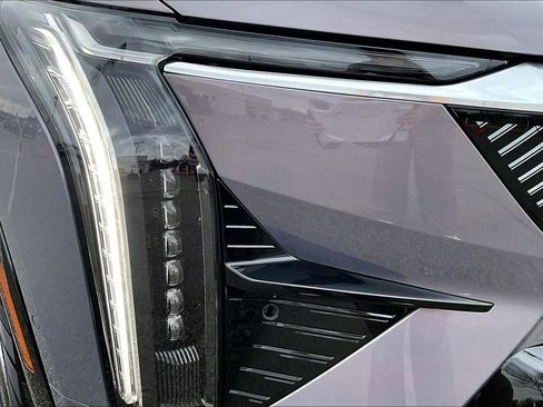 Used 2025 Cadillac Optiq Luxury 1 image 31