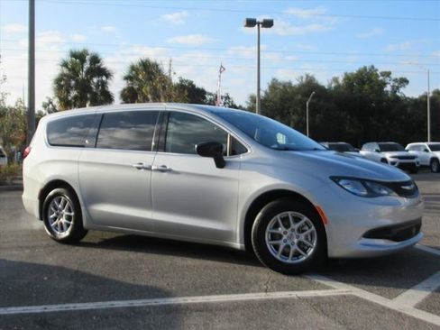 Certified 2024 Chrysler Voyager LX image 2