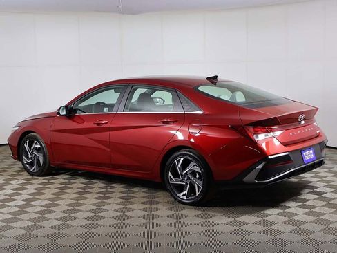 Certified 2025 Hyundai Elantra Limited image 11