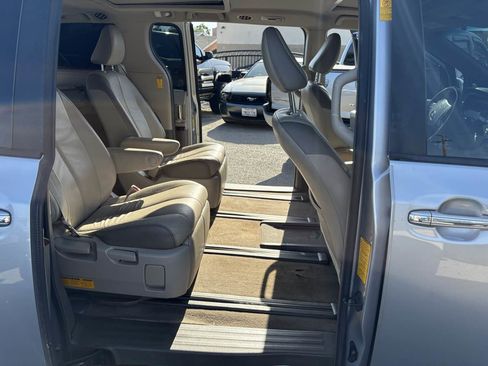 Used 2014 Toyota Sienna Limited image 27